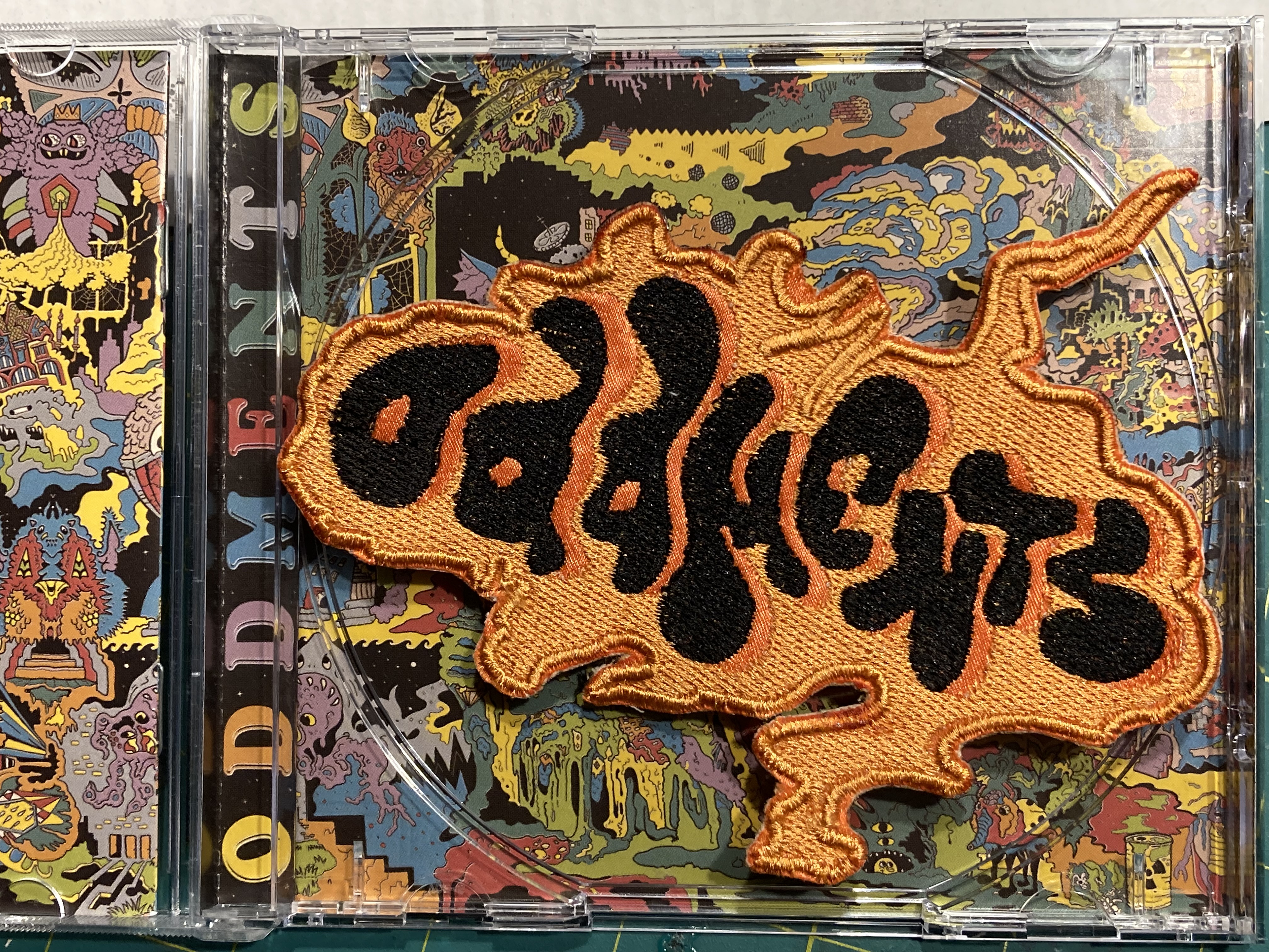 embroidered patch of the cover of KGLW's album Oddments
