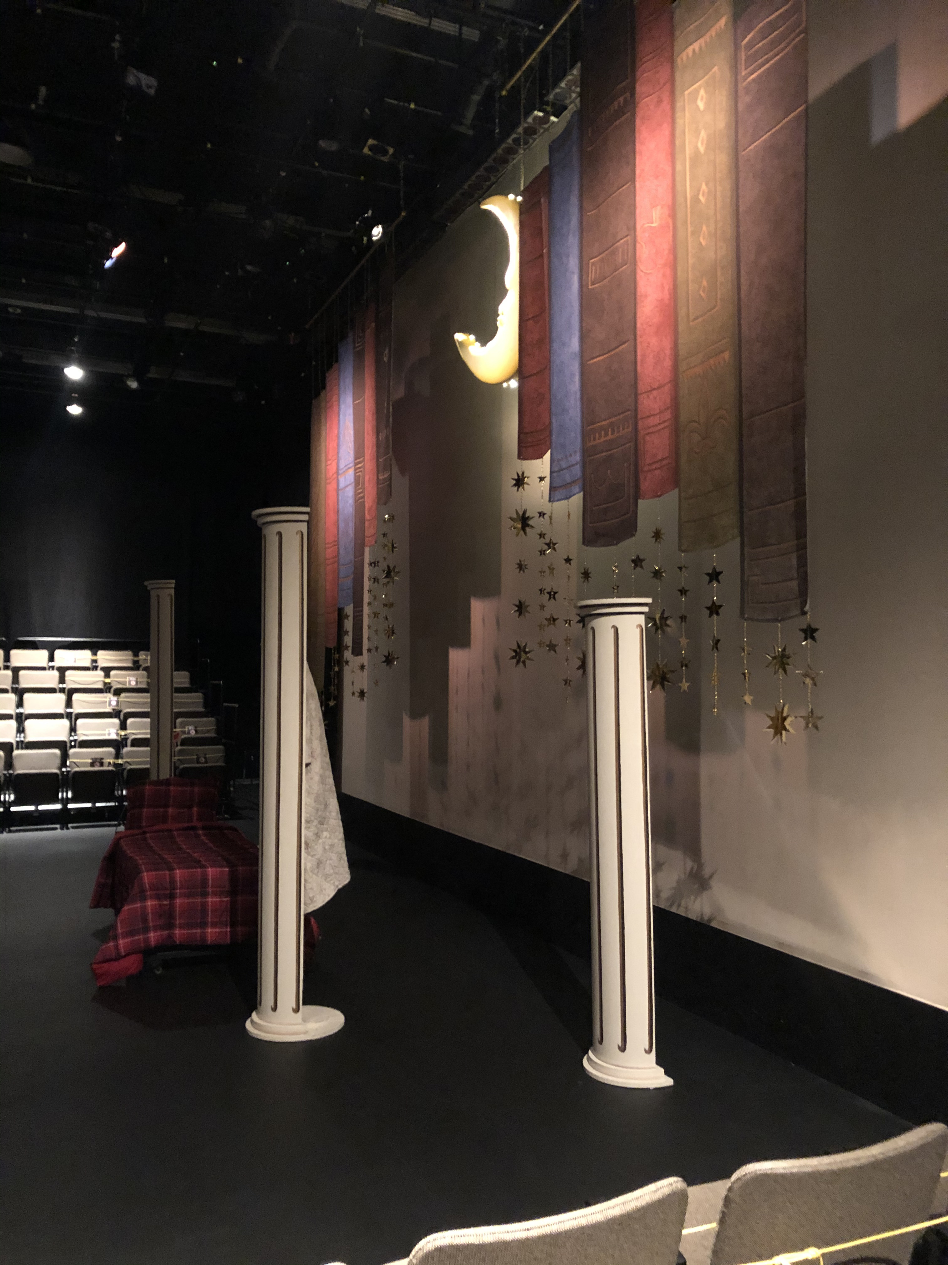 SL side view of set